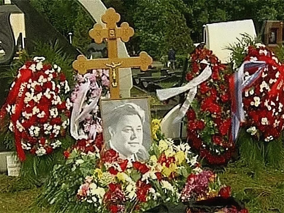 Могила невинный. Могила невинный. Могила невинный. Памятник толкуновой на троекуровском кладбище. Памятник вячеславу невинному.