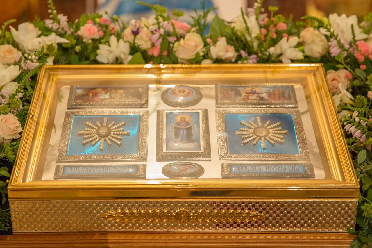 Риза и пояс богородицы. Риза пресвятой богородицы. Ковчег с частью пояса пресвятой богородицы. Частица ризы господней. Риза пресвятой богородицы нижний.