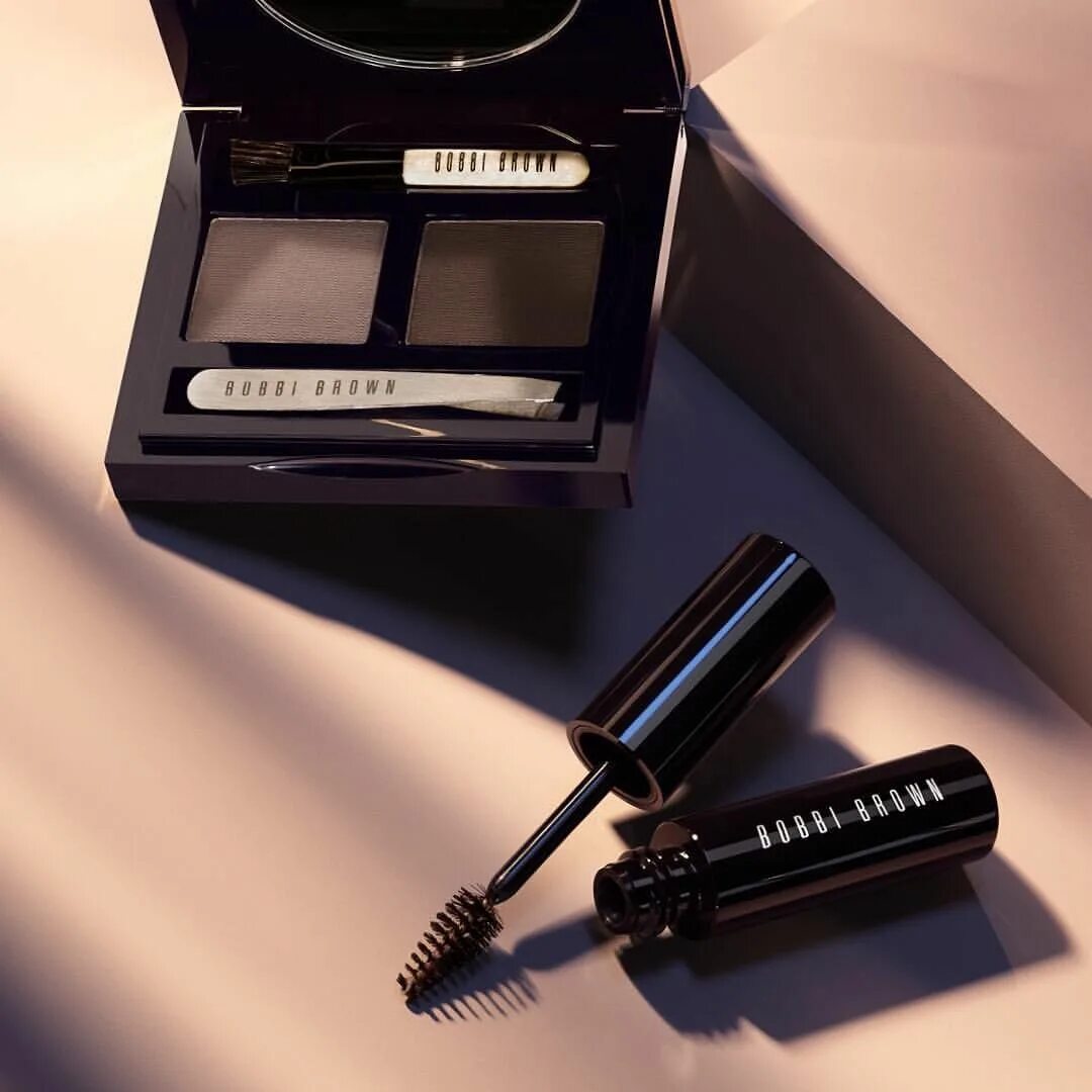 Браун для бровей. Bobbi Brown Brow Kit. Bobbi Brown Brow Kit Medium Guerlain. Bobbi Brown тени для бровей Brow Kit. Bobbi Brown Waterproof.