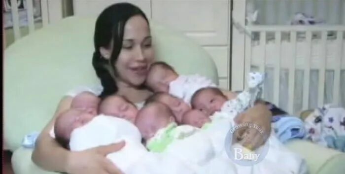 Сколько за жизнь может родить женщина. Nadya Suleman octuplets. Женщина родившая 10 детей. Женщина родившая 11 детей.