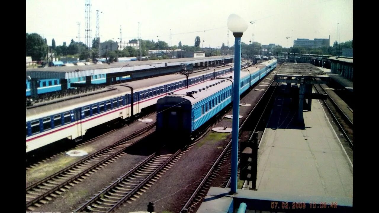 Вокзал днепропетровск. Днепропетровск Южный вокзал. Станция Днепропетровск. Железнодорожный вокзал Днепропетровск-Южный. Днепропетровск вокзал перрон.