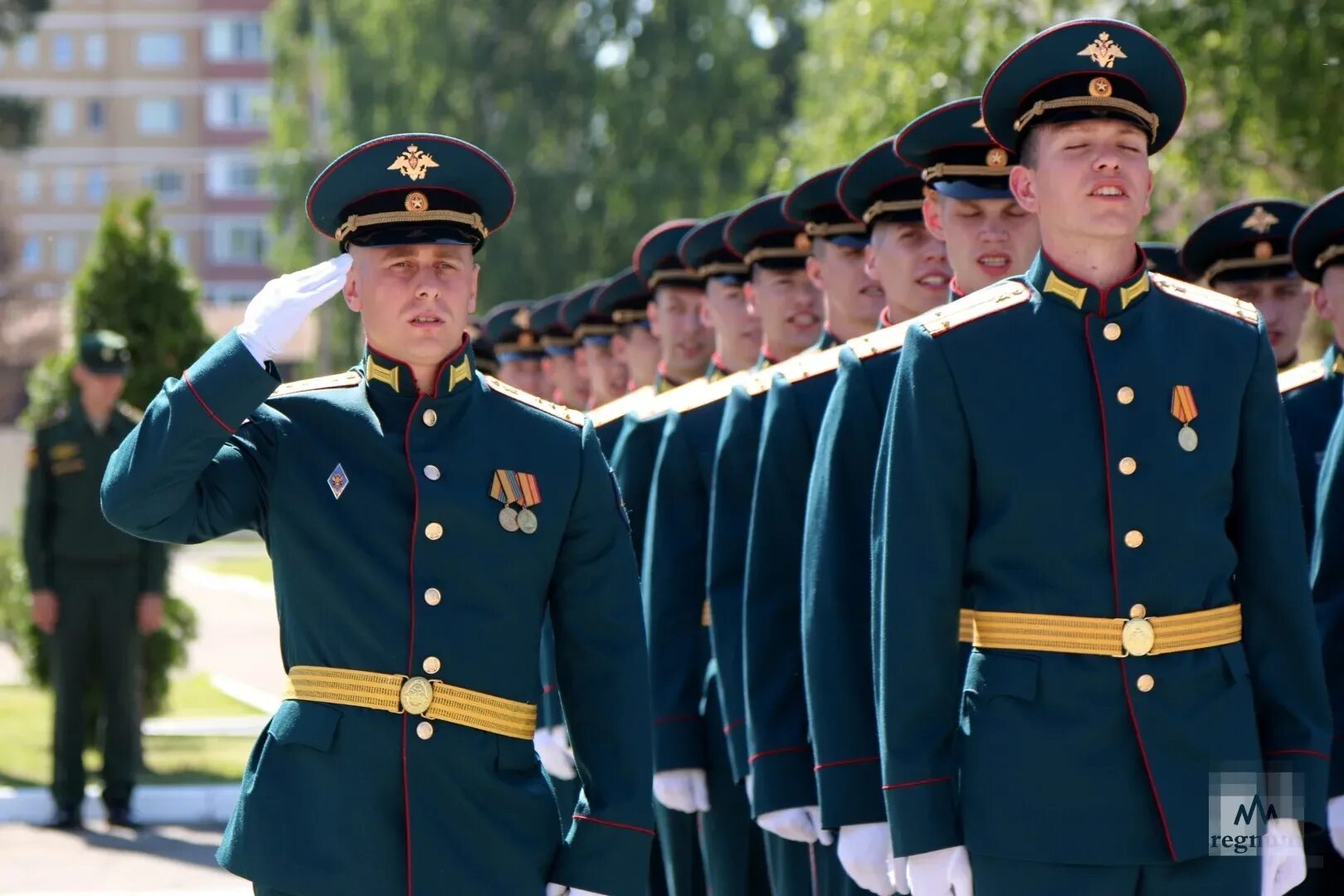 Офицер ю. Выпуск академии рвсн 2025. рвсн петра великого. военная академия рвсн имени петра великого. парадная форма офицеров рвсн.