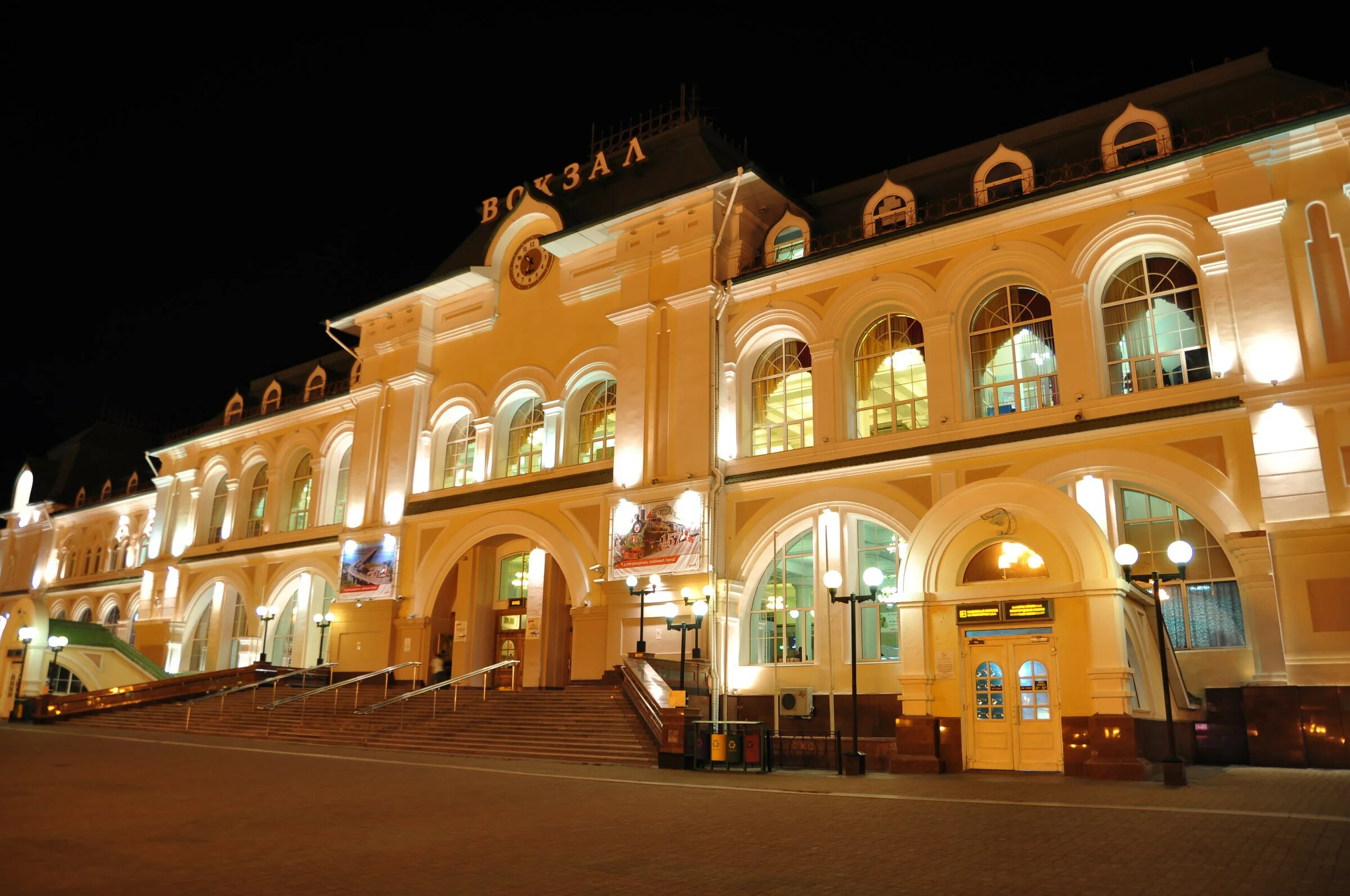 ЖД вокзал Хабаровск. Архитектурные особенности вокзала Хабаровск. ЖД вокзал Хабаровск раньше и сейчас. Вокзал хабаровск телефон