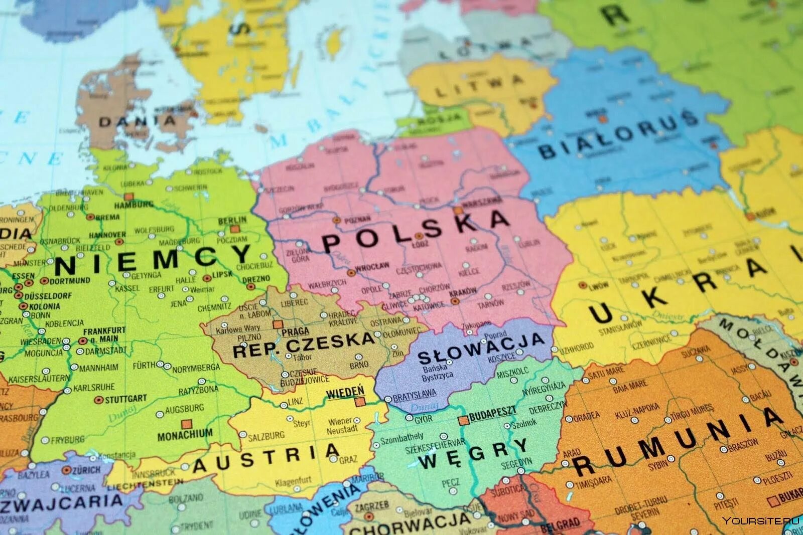Страна граничащая с 5 странами. С какими странами граничит Польша карта. Польша с кем граничит на карте. Карта Польши с кем граничит Польша.