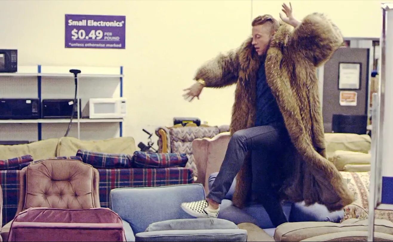 Thrift shop. Thrift shop Райан Льюис. Macklemore в шубе. Macklemore Ryan Lewis Thrift shop. Маклемор Thrift shop.