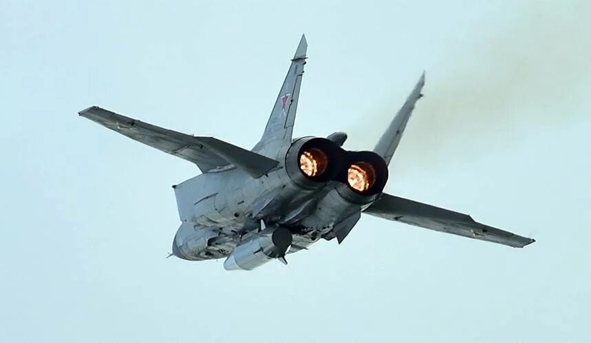Пуск кинжала истребителем миг-31к. Нож полëт. След от гиперзвуковой ракеты в небе. Искандер гиперзвуковая ракета. Гиперзвуковое оружие кинжал циркон.