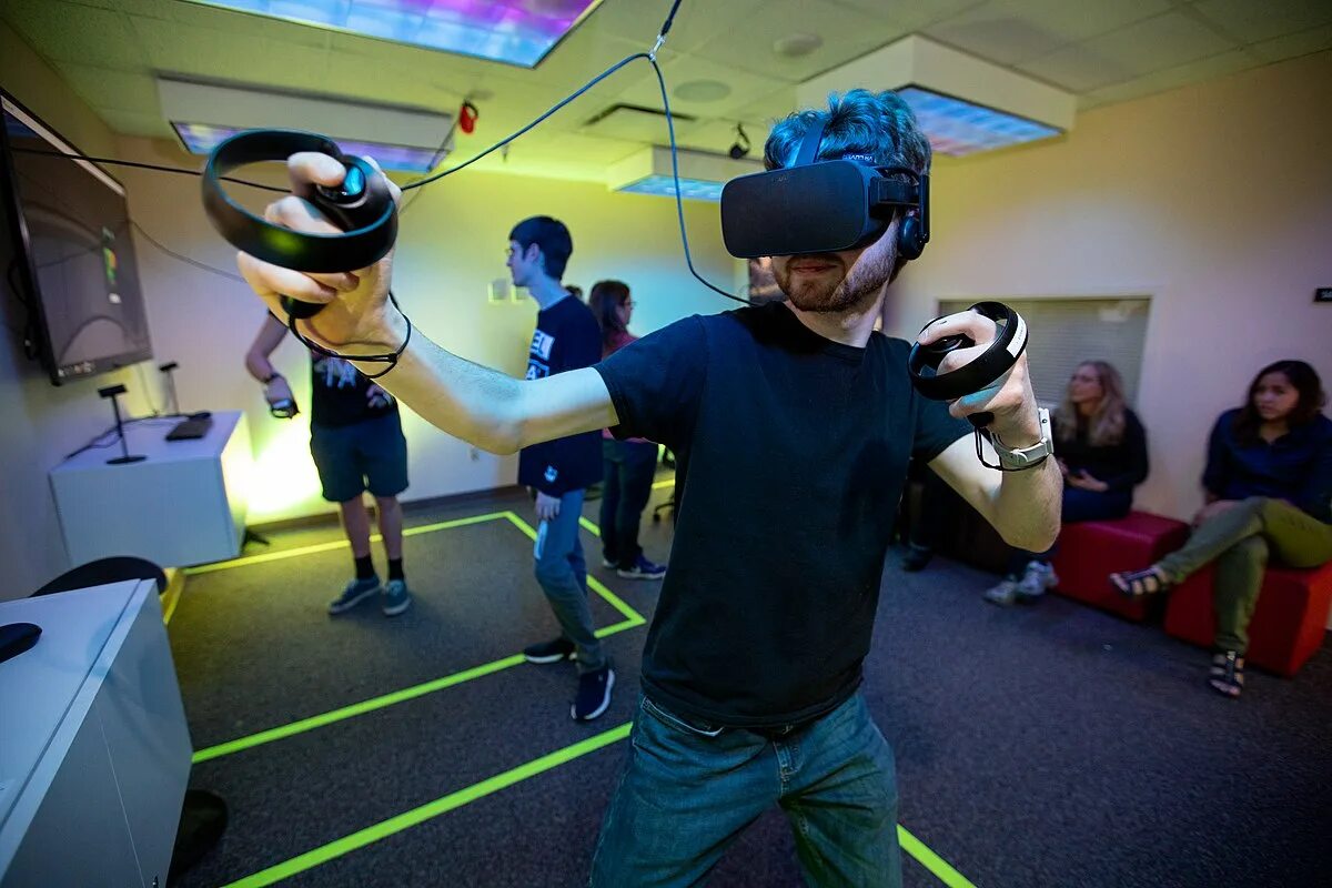 Игрушка vr. Виртуальная реальность Окулус. VR студия. Виртуальная реальность игрушки. Виртуальная реальность в компьютерных играх.