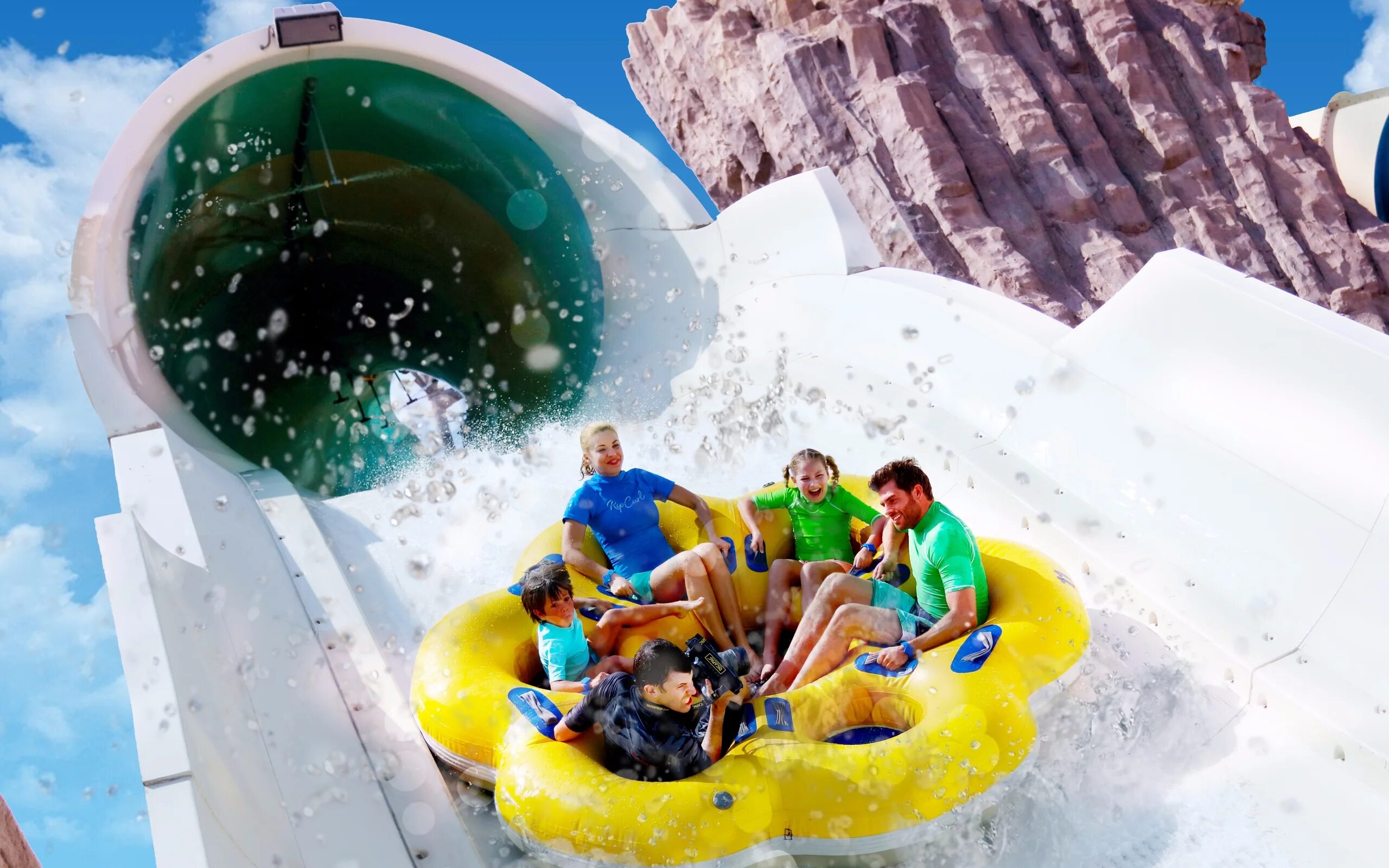 Водные горки детям. Аквапарк яс Абу Даби. Дубай аквапарк Waterworld. Yas Island Абу Даби аквапарк. Аквапарк на острове яс в Абу-Даби.