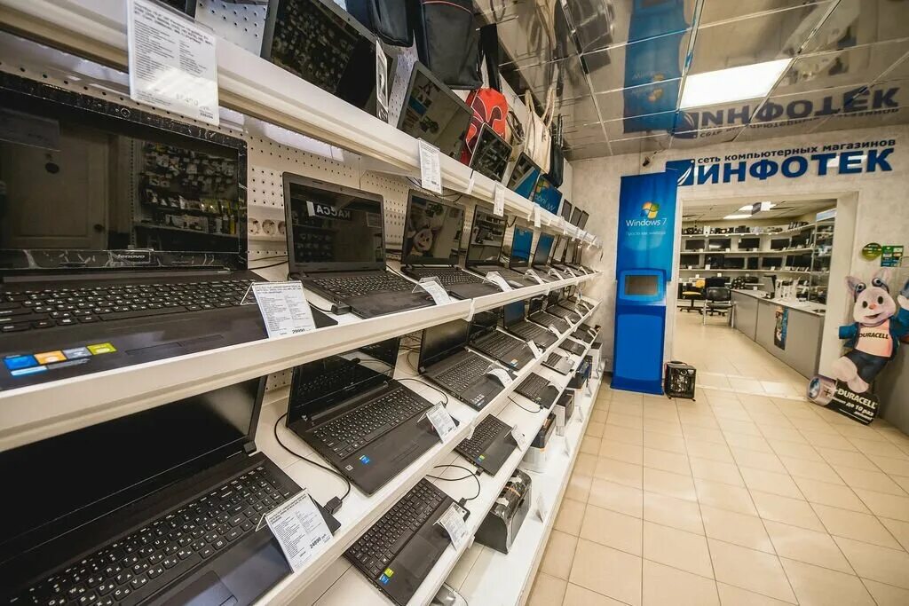 Компьютер днс. Баз компьютерный магазин. Магазин компьютерной техник. Баз компьютерный магазин. Магазин компьютерной техник.