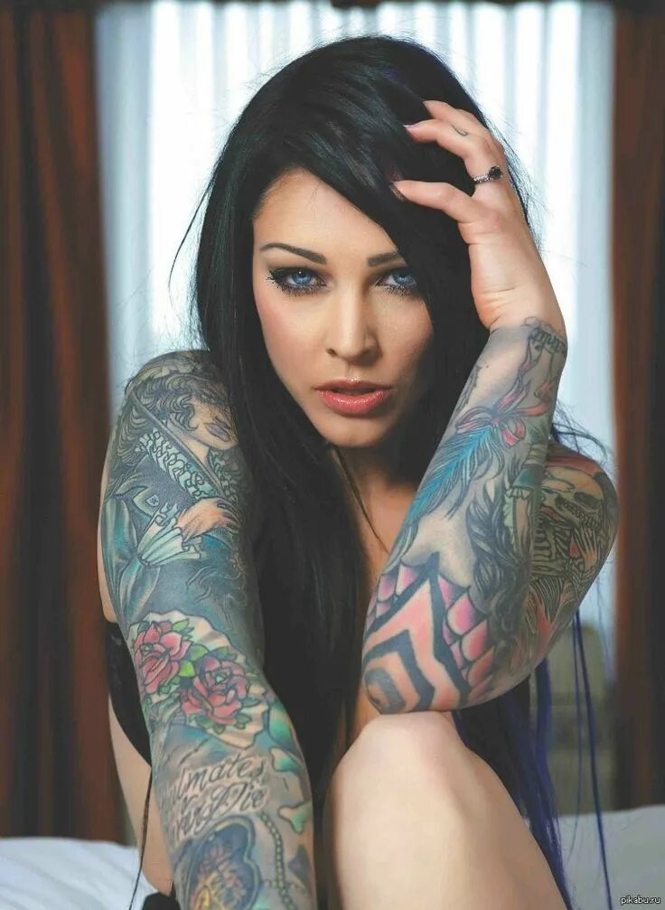 Tattoo webcams. Chelsey Mack. Chelsey Mac тату модель. Тату для девушек. Красивые тату для девушек.