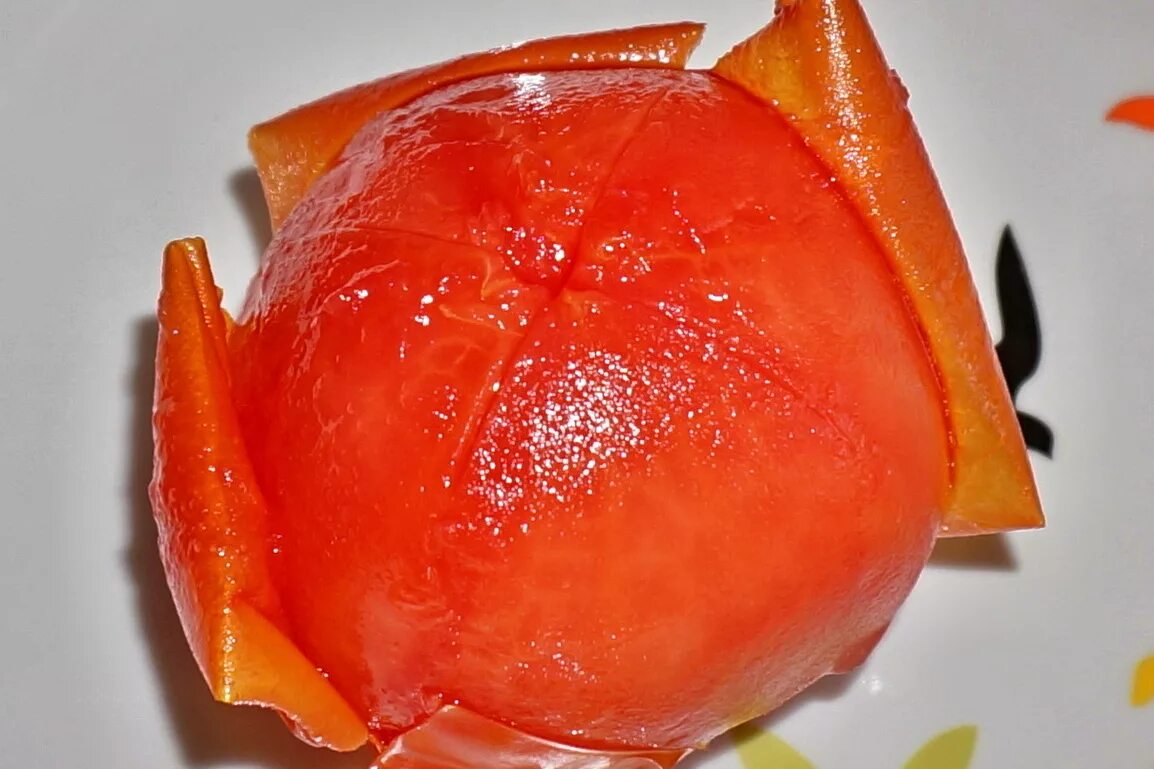Кожура томатов. Шкурка помидора. Помидорная кожура. Шкурка от помидора. Очистить помидоры от кожицы.