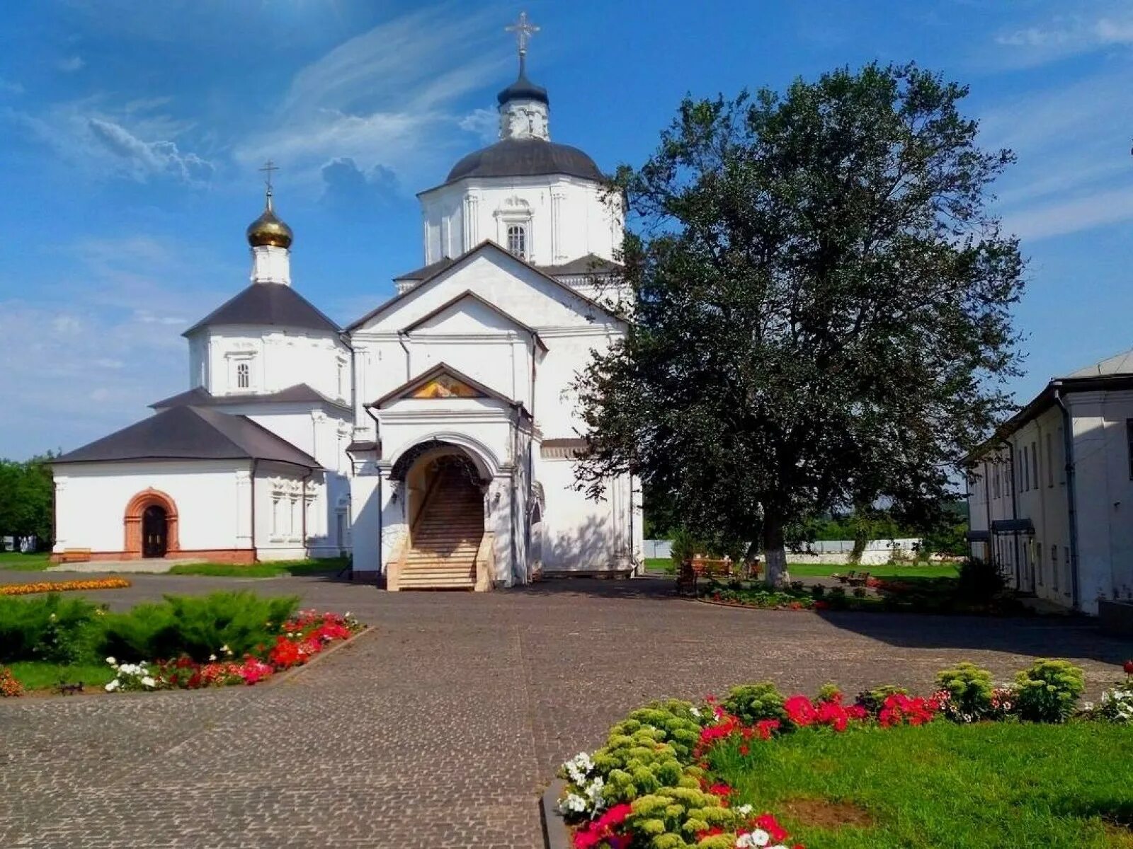 Рыльский Свято-Николаевский мужской монастырь. Рыльский Свято-Николаевский мужской монастырь Курская область. Свято Николаевский монастырь Рыльск. Курск Рыльский мужской монастырь. Рыльск рыльский монастырь