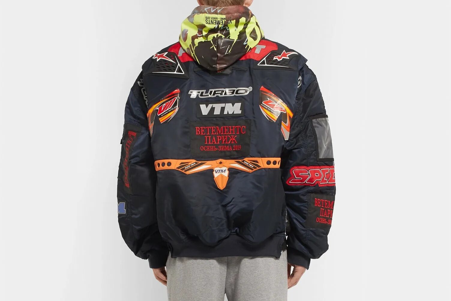 Бомбер vetements racing. Vetements alpha industries racing bomber. Racing bomber. Racing bomber. Бомбер vetements x alpha industries.