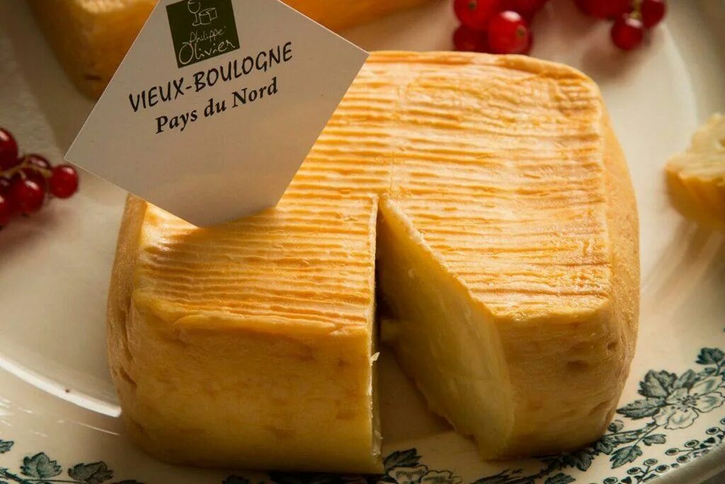 Сыр воняющий. Вьё Булонь сыр. Французский сыр вьё Булонь. Вонючий сыр. Вонючий французский сыр.