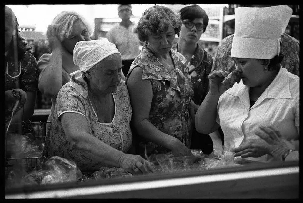 Повседневная жизнь советских людей 1920 1930. Повседневная жизнь советских людей. СССР кадры жизни. СССР 1981 год фото. СССР обычная жизнь.