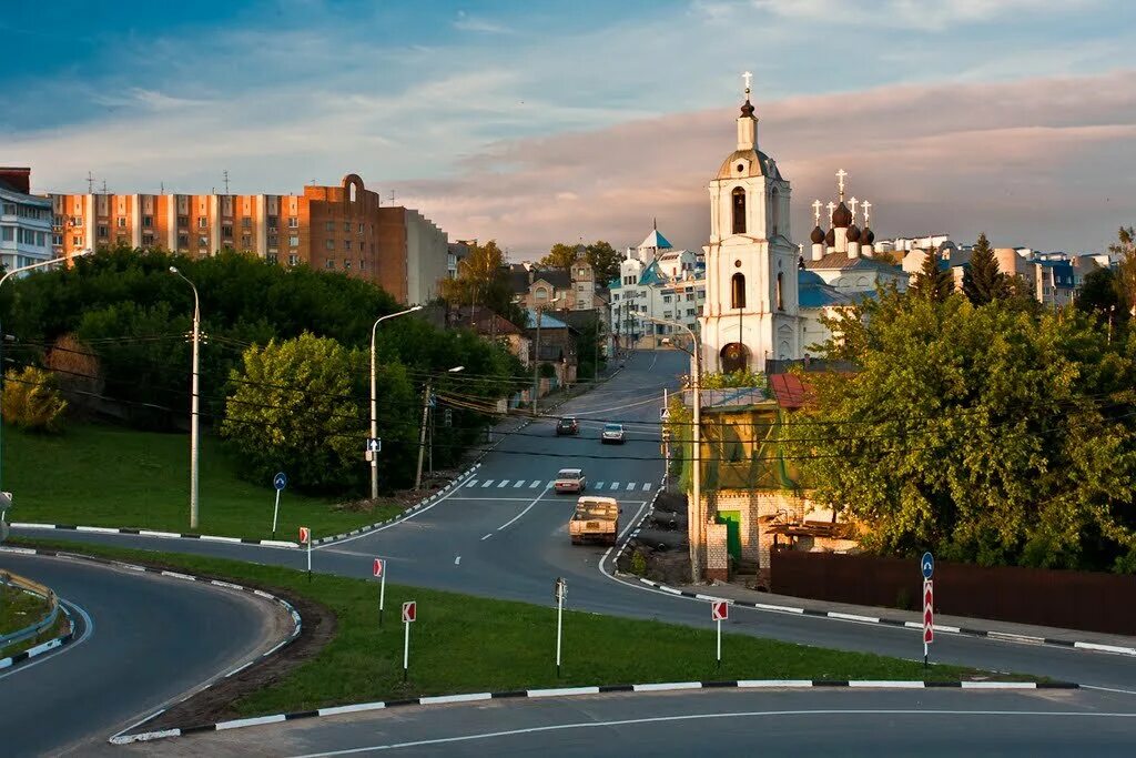 Численность города калуги. Калуга (центр Калужской области). Калуга центр города. Калуга (центр Калужской области) достопримечательности. Калуга (центр Калужской области) трамваи.