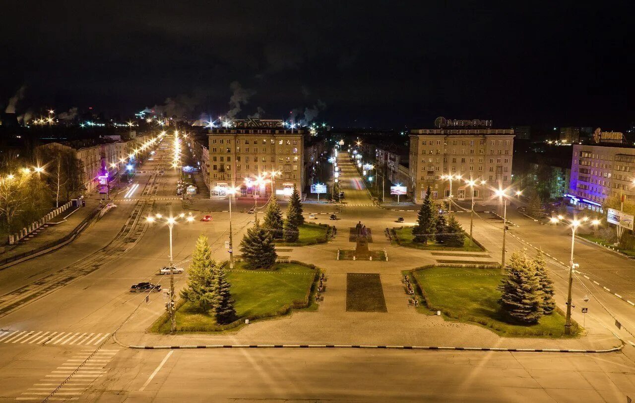 Сколько человек в нижнем тагиле. Нижний Тагил. Нижний Тагил центр города. Центр города Нижний Тагил площадь. Нижний Тагил зимой ночью.