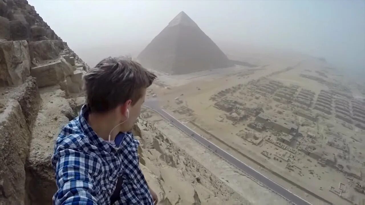 Пирамида хефрена. Вершина пирамиды хеопса. Ли пирамид. Плато гиза египет. Пирамида хеопса золотая вершина.