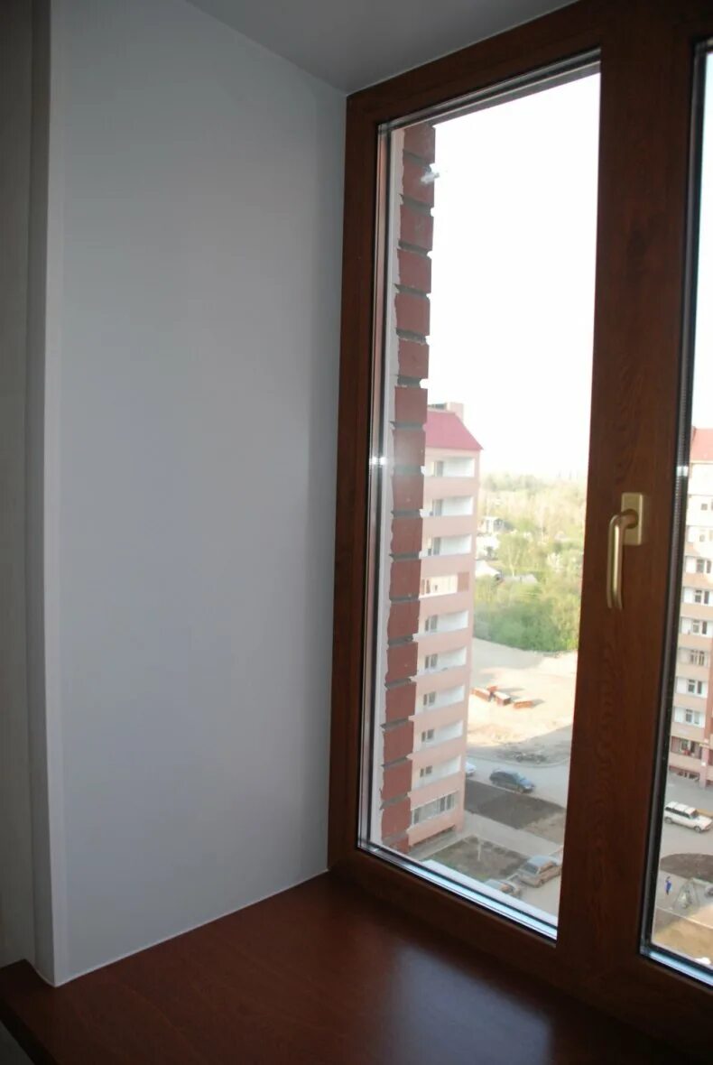 пластиковое окно. откос оконный квин белый 150. откосы рехау оконные. откосы для пластиковых окон варианты отделки. откосы оконные внутренние.