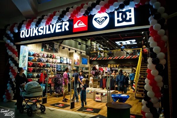Где quicksilver. Магазин квиксильвер. квиксильвер дисконт. quicksilver спб. quicksilver в америке магазин.