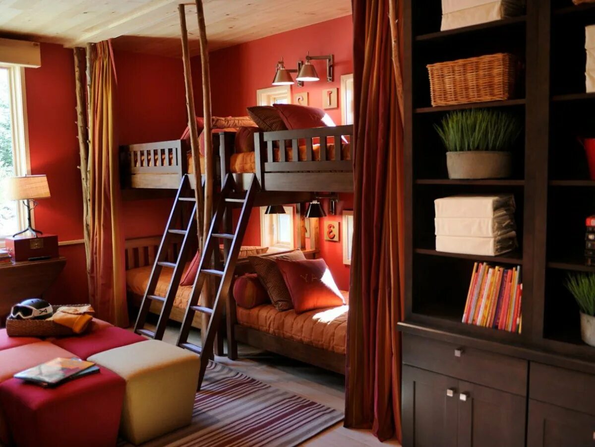 Комната с тремя кроватями. Комната на 2 человека. Комната для двух человек. Спальня с раздельными кроватями. Спальня для четверых.