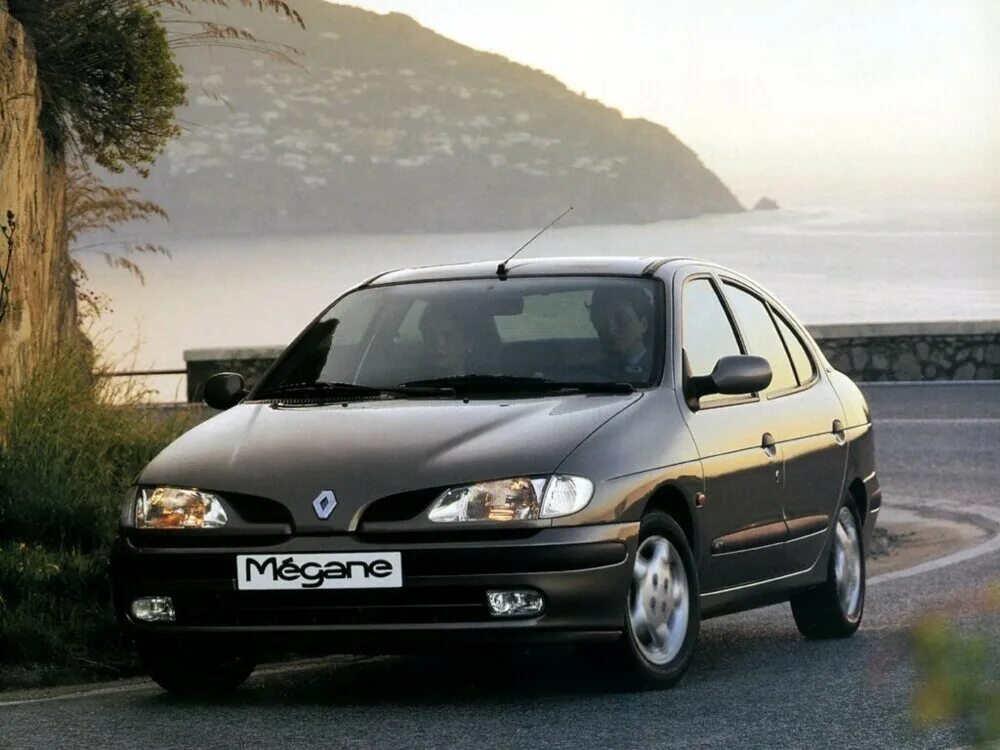 Купить б/у Renault Megane I Рестайлинг 1.6 MT (107 л.с.) бензин механика в Подол