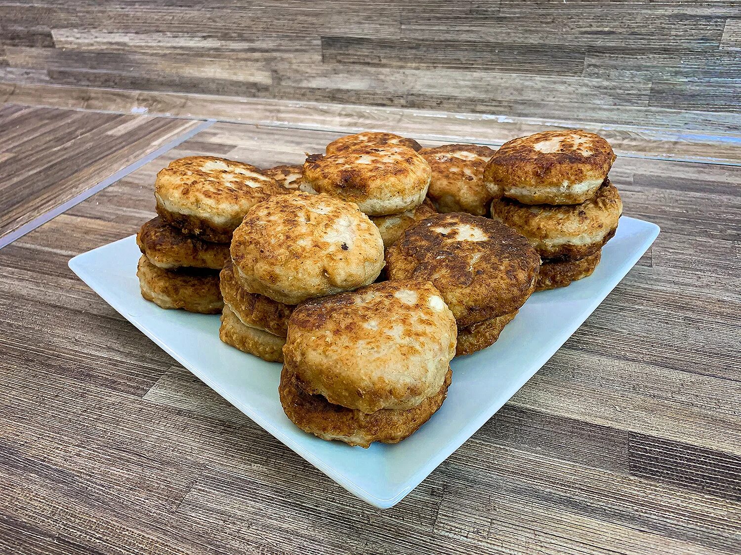 Капустные котлеты очень вкусные на сковороде. Биточки капустники. сочные капустные котлеты. зеленецкая сочная котлета. котлеты фарш капуста лук.