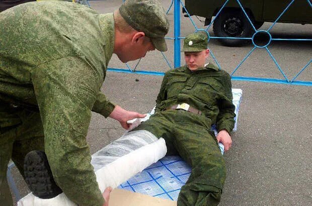 Военнослужащий протирающий штаны ответ