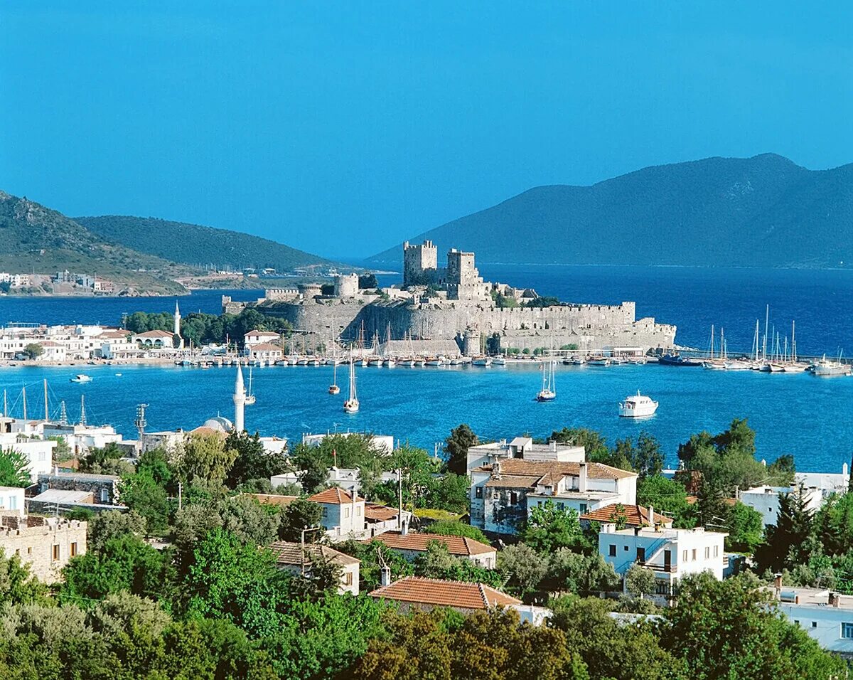 Боле город. Турция город Бодрум. Bodrum Бодрум, Турция. Бодрум Турция фото города. Замок Святого Петра Бодрум.