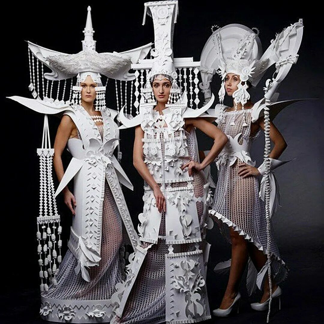 Платье из необычных материалов. Платье оригинальное. Необычные платья. Необычные платья. Необычные дизайнерские платья.