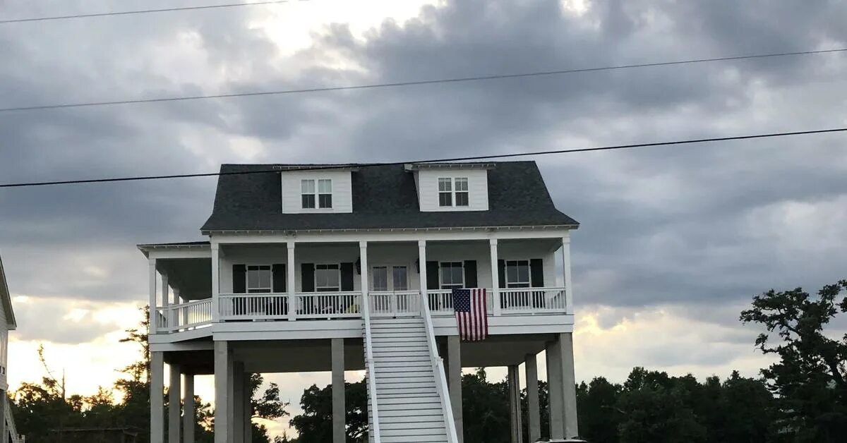 Одноэтажный бетонный дом. Дом башня глен. Tall house. Дом башня глен. Одноэтажные дома из бетона и стекла.