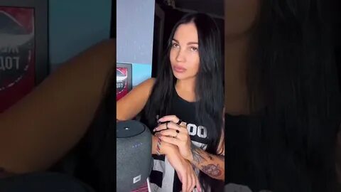 2 алисы общаются