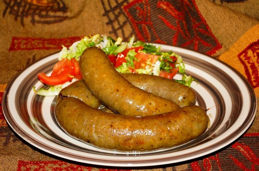 фаршированные колбаски. домашняя колбаса с картошкой. ведарай литовские картофельные колбаски. домашняя колбаса. картофельные колбаски в кишке.