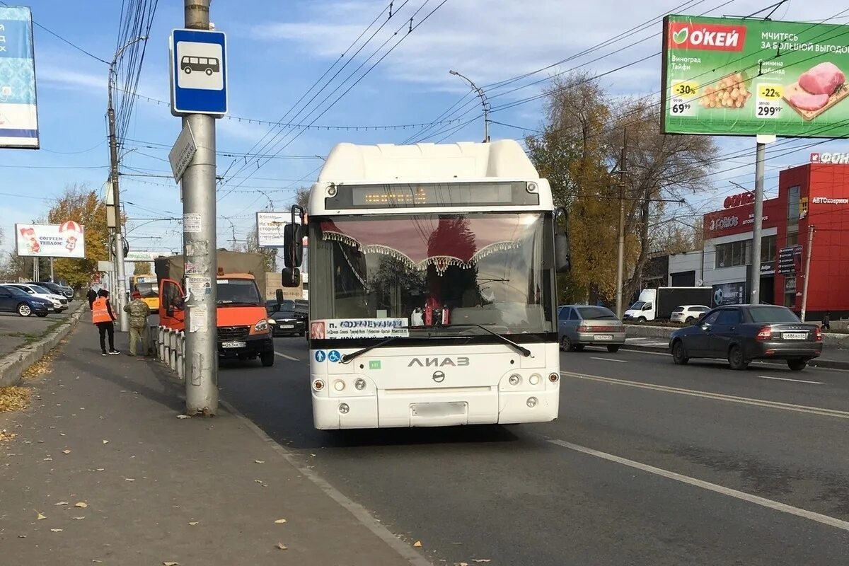 Ратов автобус. 53 Автобус Саратов. Маршрутный автобус. Автобус 6 Саратов. Водитель автобуса в Саратове.