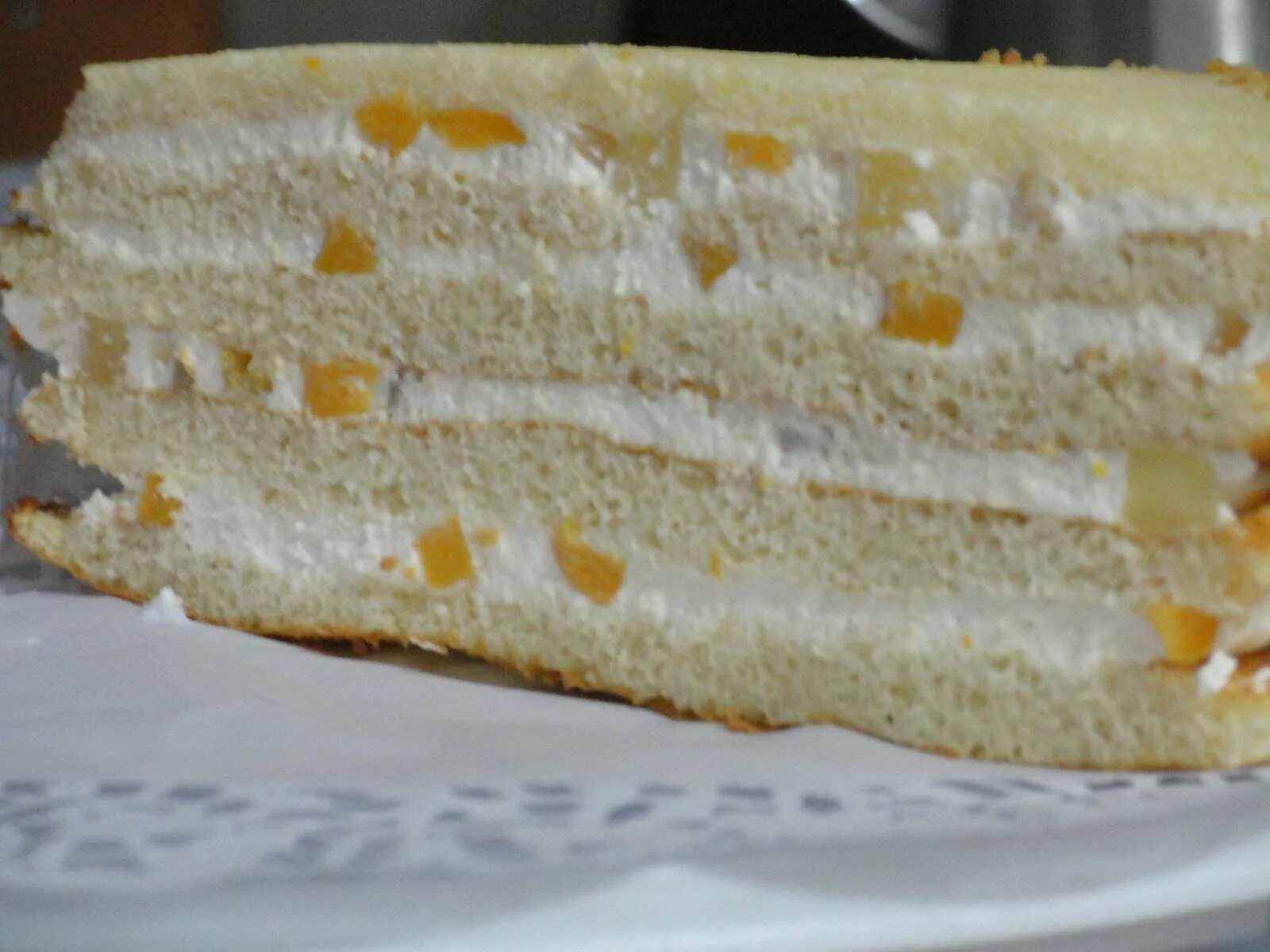 Бисквитный торт молочная девочка. Торт молочная девочка с бананом. Торт молочная девочка с пломбирным. Торт молочная девочка с бананом. Крем чиз манго маракуйя.