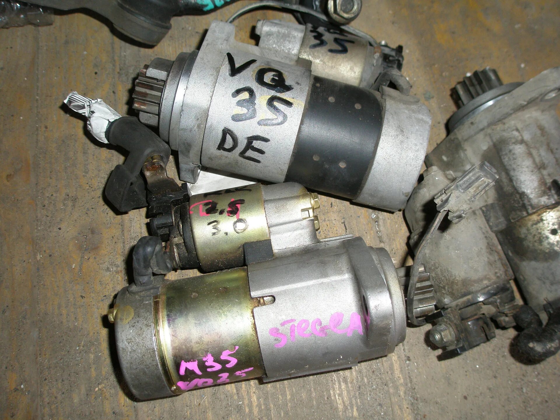 Стартер infiniti fx35 s50. Расположение стартера fx35 s50. Инфинити фх35 стартер. Стартер fx45 fuga. Стартер инфинити fx35 2009.