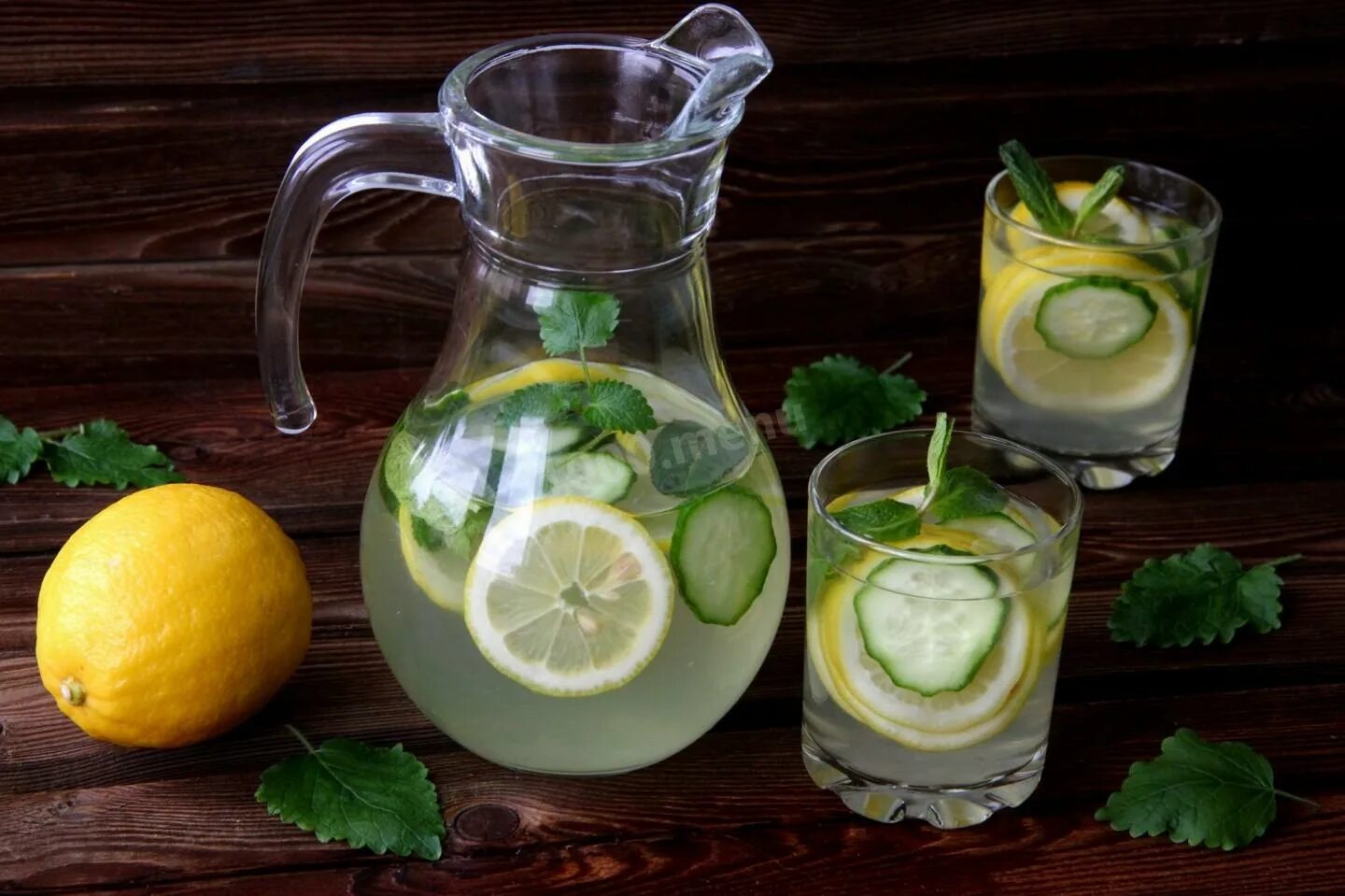 Вода сасси рецепт. Лимонад огурец-лимон-мята. Вода сасси для чего. Вода с лимоном. Напиток сасси для похудения.