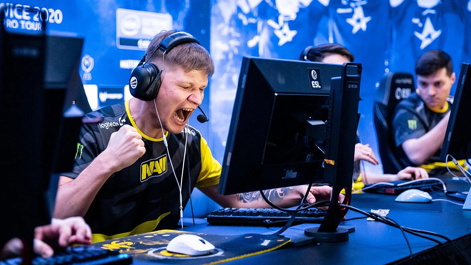 Мажор игры кс. S1mple 2022 Navi. Navi CS go s1mple. Симпл на Лан турнире. Киберспорт Navi s1mple.