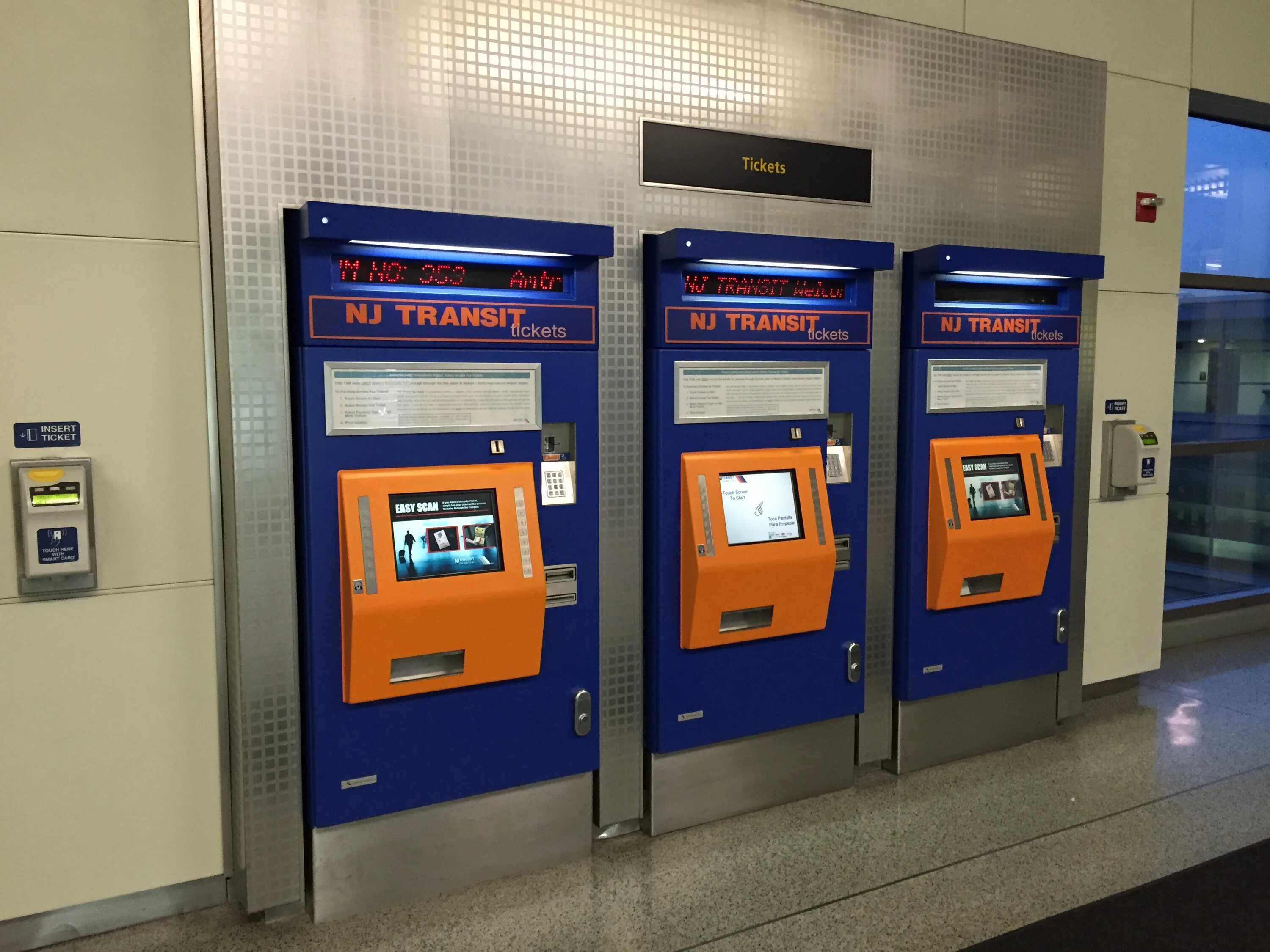 Ticket machine. Tickets в автомате. автомат ticket station. ticket station игровой автомат. skm ticket machine.