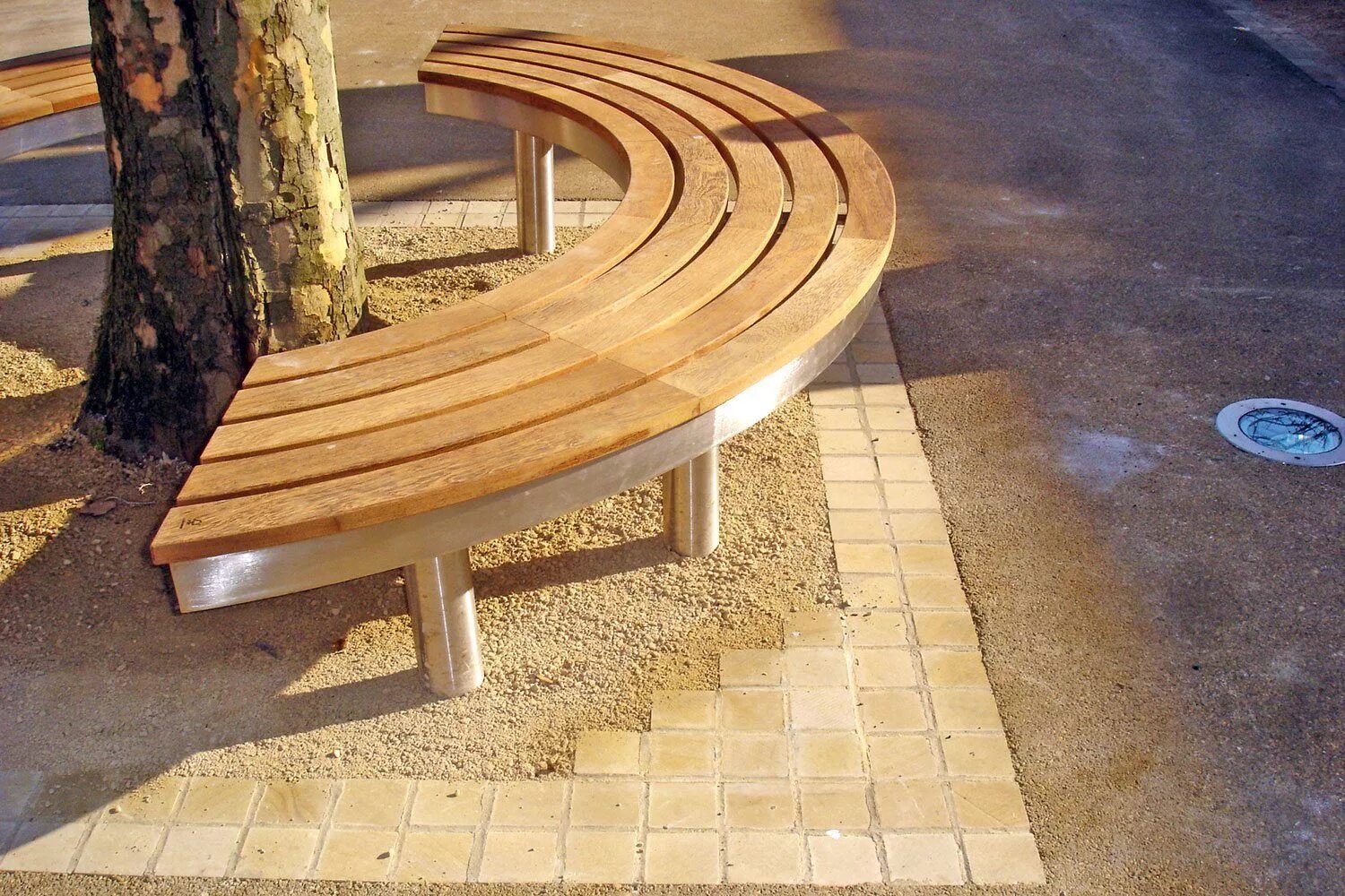 Гнутое место. Скамья патио бенч. Patio Bench скамья из дерева. Полукруглые деревянные скамейки. Круговая скамейка.