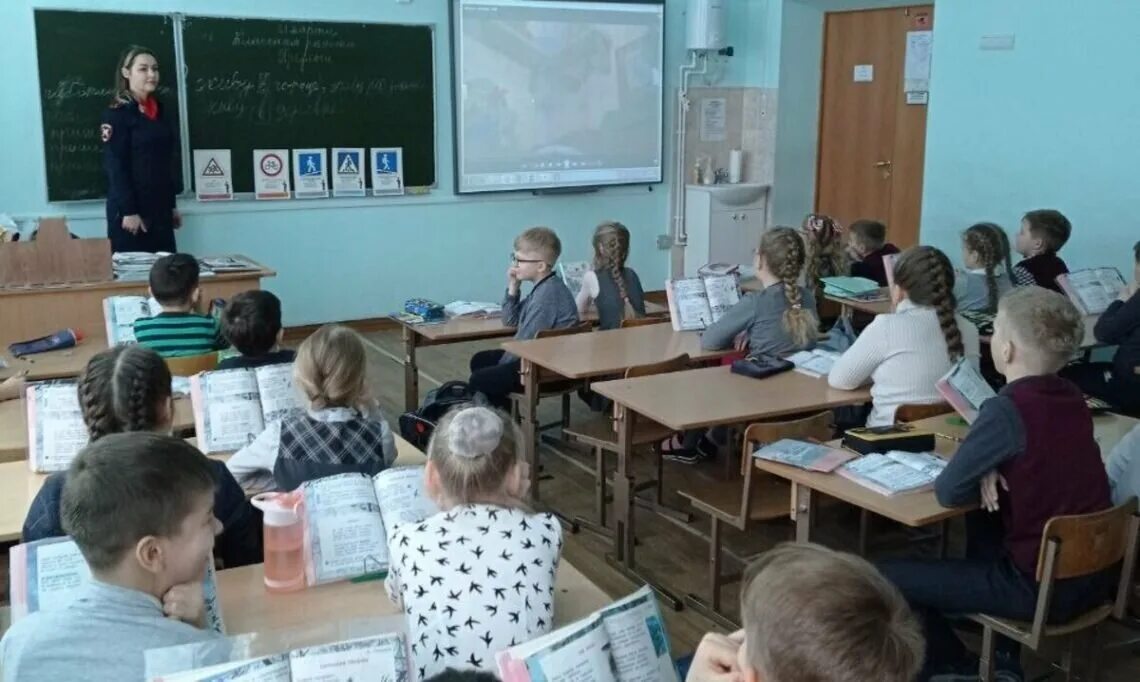Школа 7 дзержинск. Средняя школа 12 дзержинск. Частная школа дзержинск. Новая 10 школа дзержинск. Учителя 38 гимназии дзержинск.