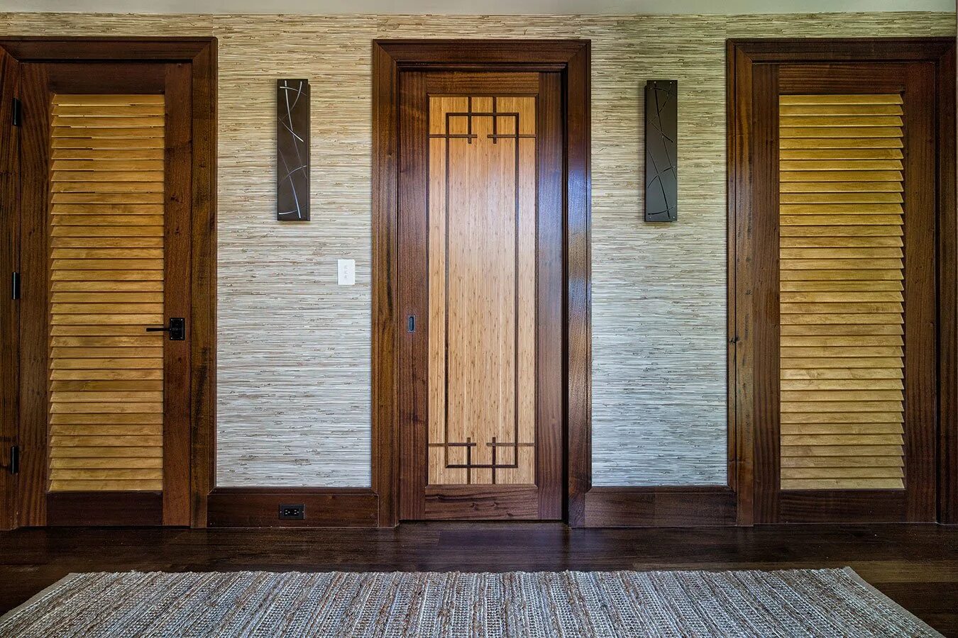 Деревянная дверь. Дизайнерские двери. Двери под дерево. Деревянные двери межкомнатные. Двери деревянные дома цена