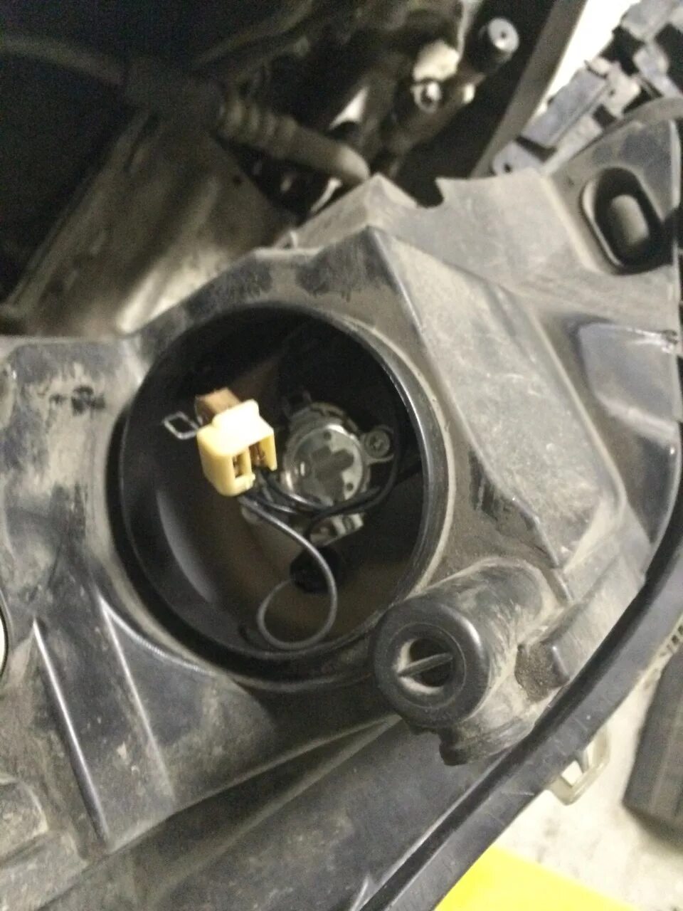 Replacing light bulbs in the Nissan X-Trail cabin