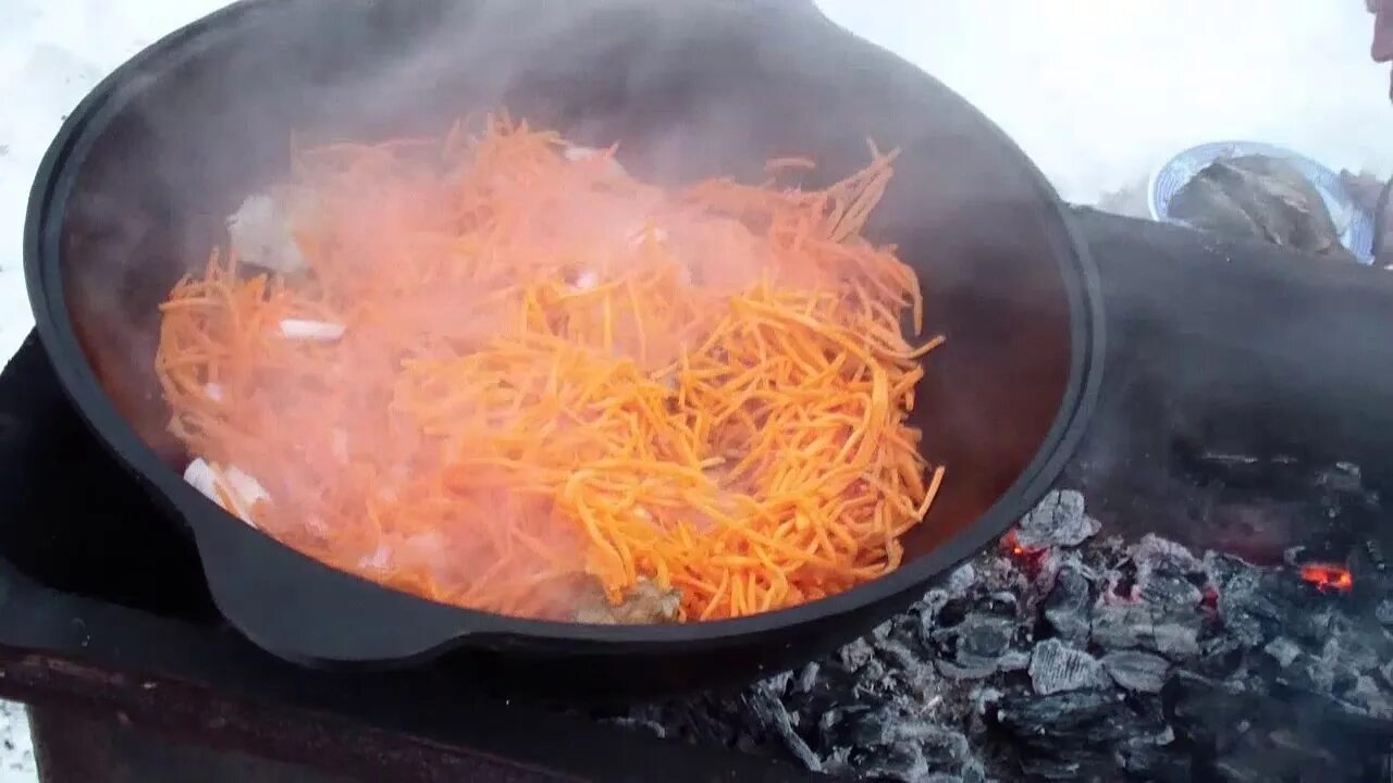 Плов в казане на плите из баранины. Плов в казане на костре. Плов в казане. Плов атахан. Плов на костре с бараниной.