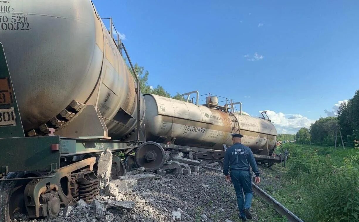Чп поезд сошел с рельсов. Чп поезд сошел с рельсов