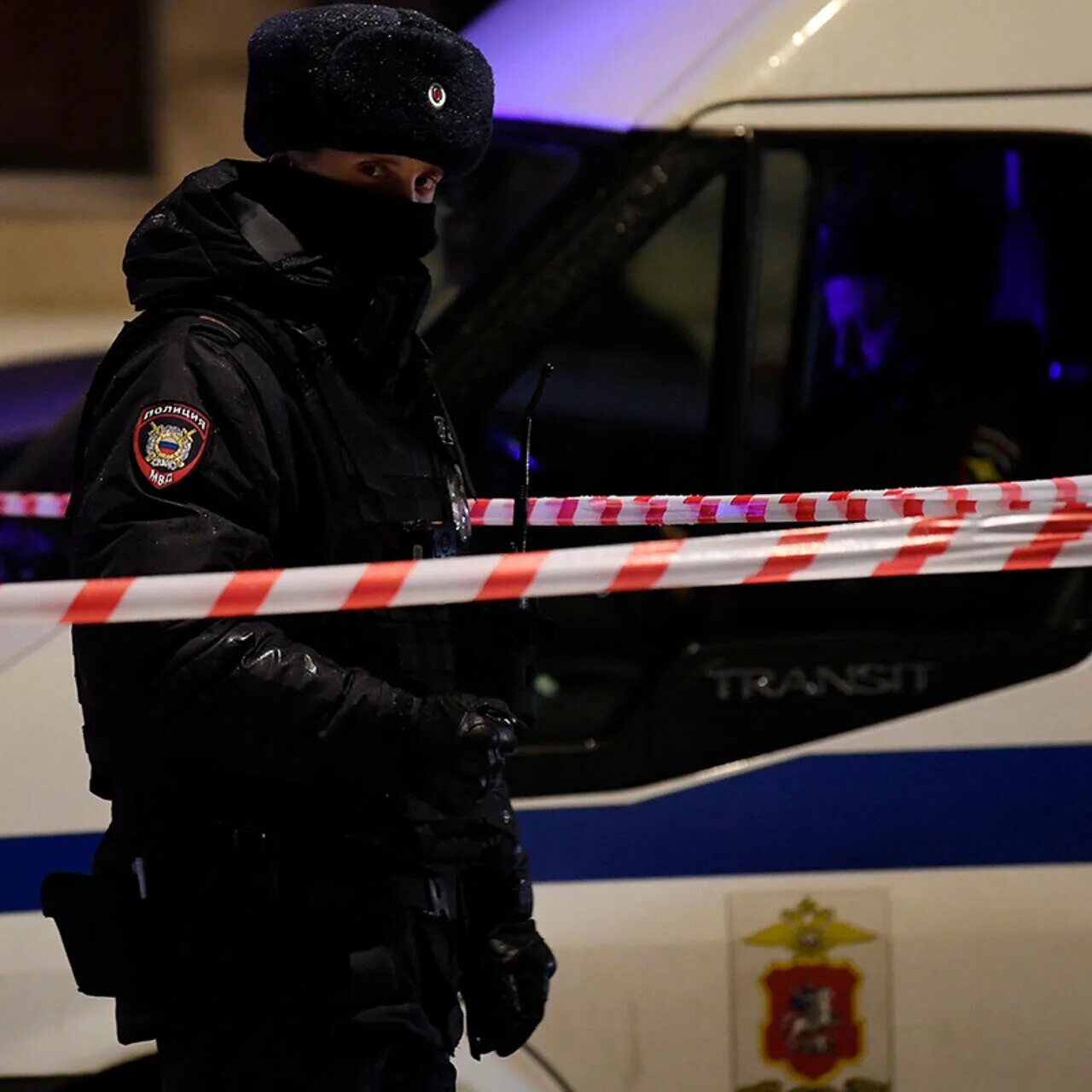 Таджикские мигранты. В полицию начнут массово нанимать граждан таджикистана. Толпа кыргызов с палками. Мигранты кыргызы. Мигранты в москве.