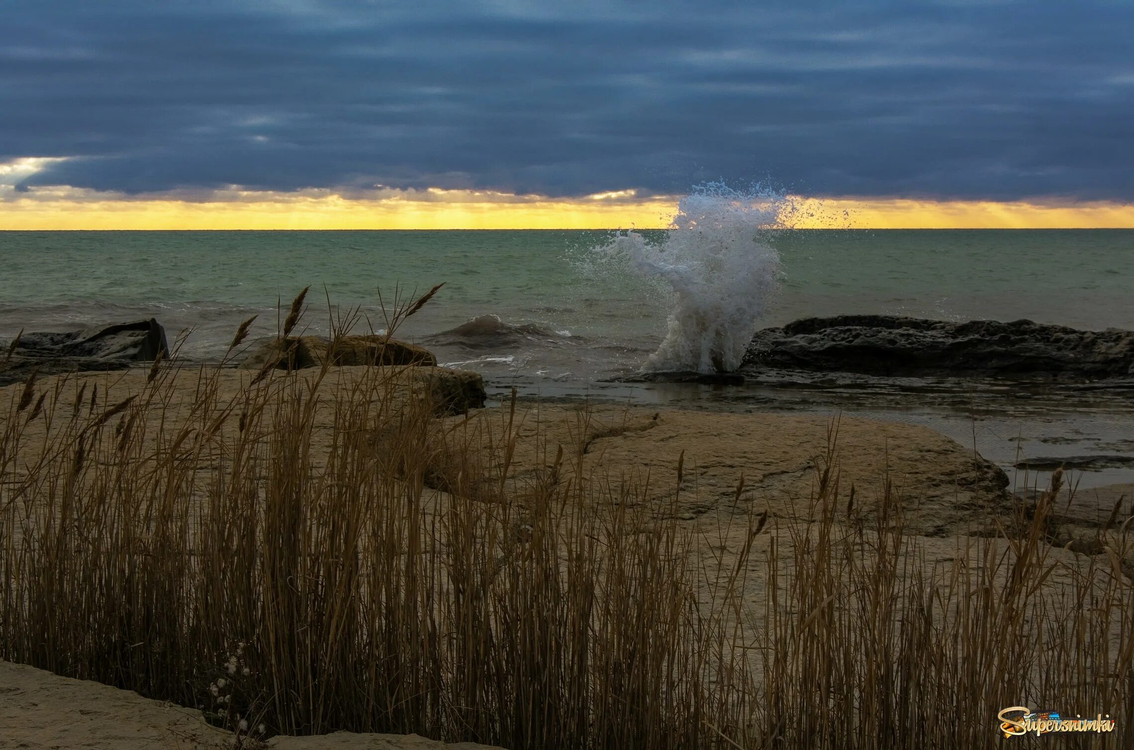 Каспийское море каспийск отзывы. Обмеление каспийского моря. астрахань каспийское море. каспий в ноябре. седой каспий море.