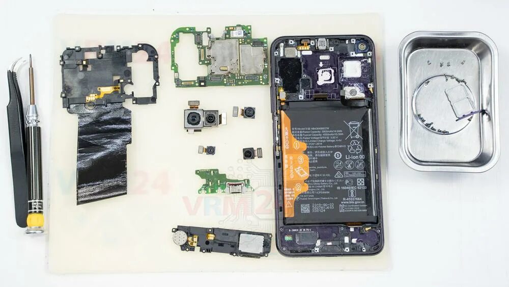 Разборка смартфона Huawei Honor 7 показала наличие большого количества металла и