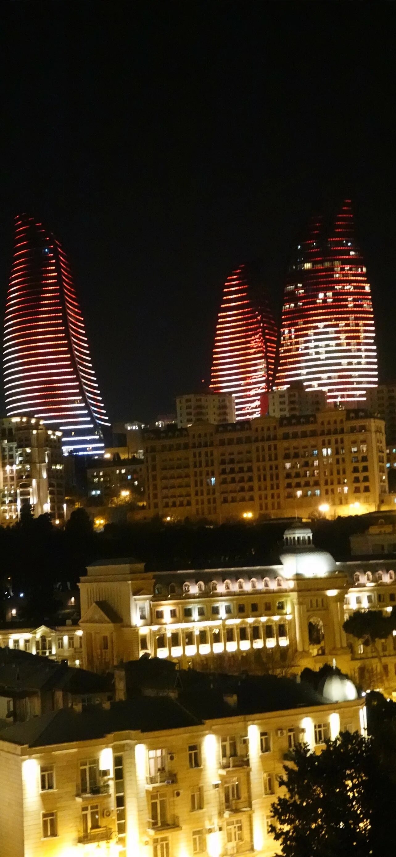 Айфон азербайджан. Flame Towers Азербайджан. Три башни в Баку. Баку 2023. Огненные башни в Баку.