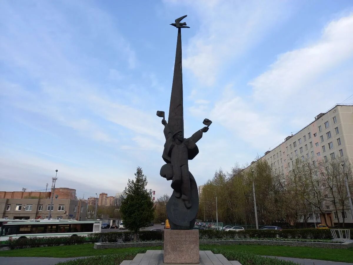 Площадь соловецких. Площадь соловецких юнг. памятник соловецким юнгам в архангельске. памятник юнгам северного флота в архангельске. памятник на площади соловецких юнг в москве.